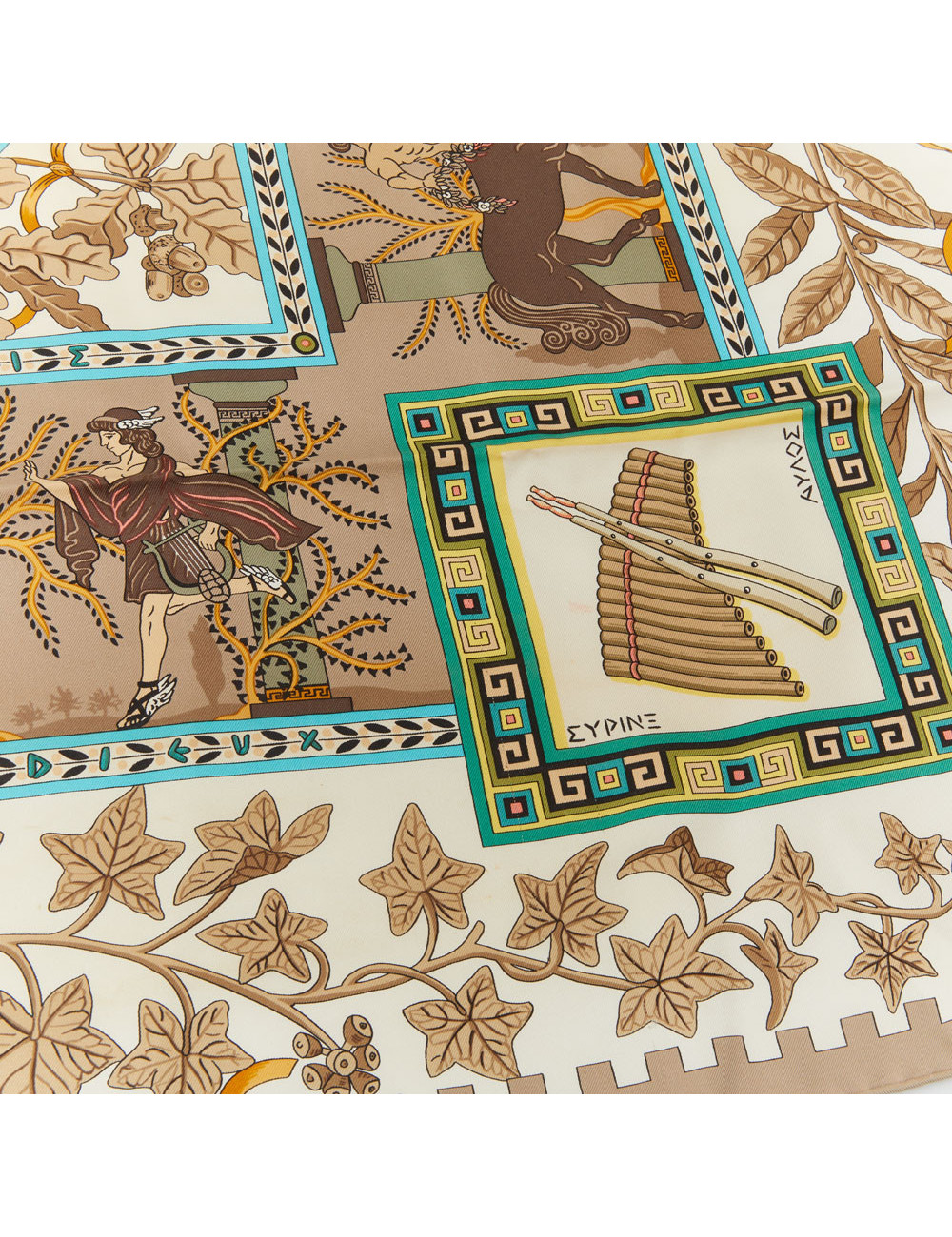 Carré HERMES Musique des Dieux soie 100%