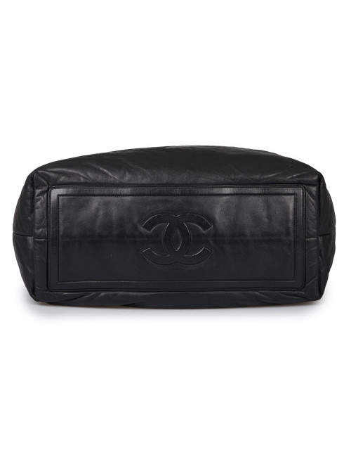 CHANEL Cocoon bag in reversible black and burgundy leather