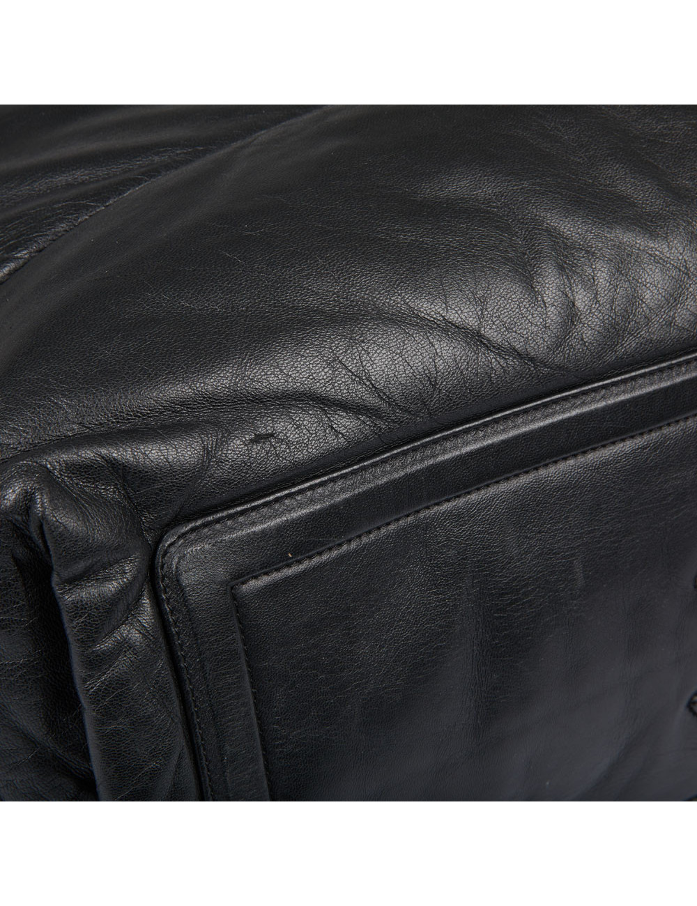 CHANEL Cocoon bag in reversible black and burgundy leather