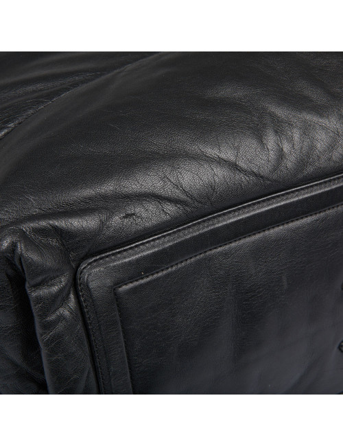 CHANEL Cocoon bag in reversible black and burgundy leather