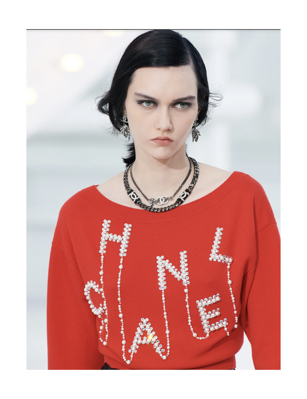 Sautoir CHANEL broches C H A N E L