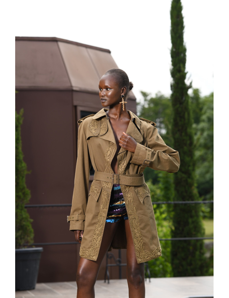 Clous croix pendantes MARGUERITE DE VALOIS noires 