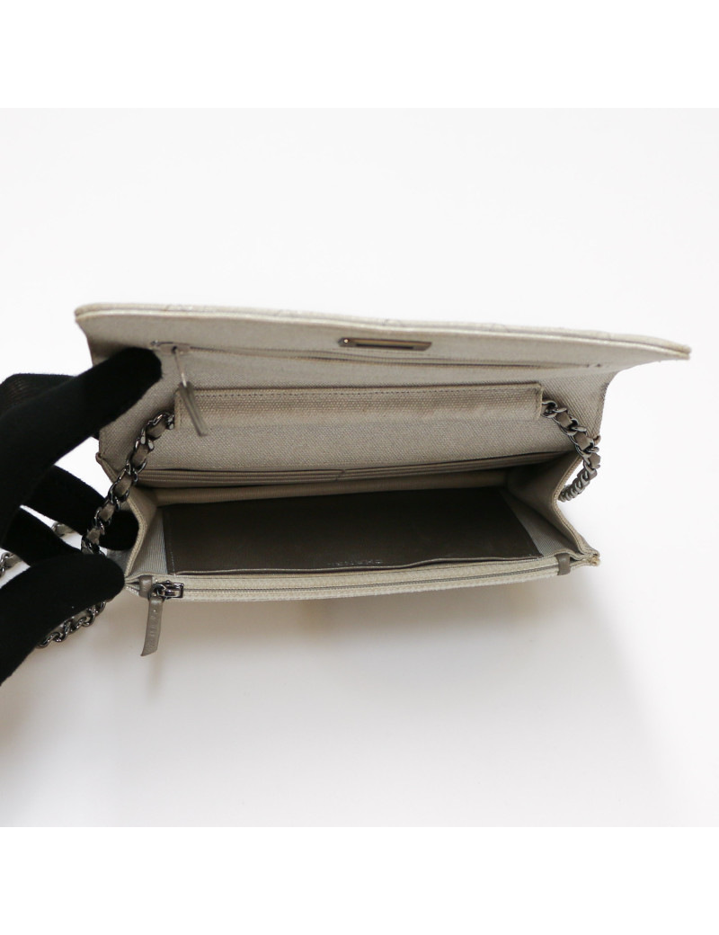 CHANEL Wallet on chain 2.55