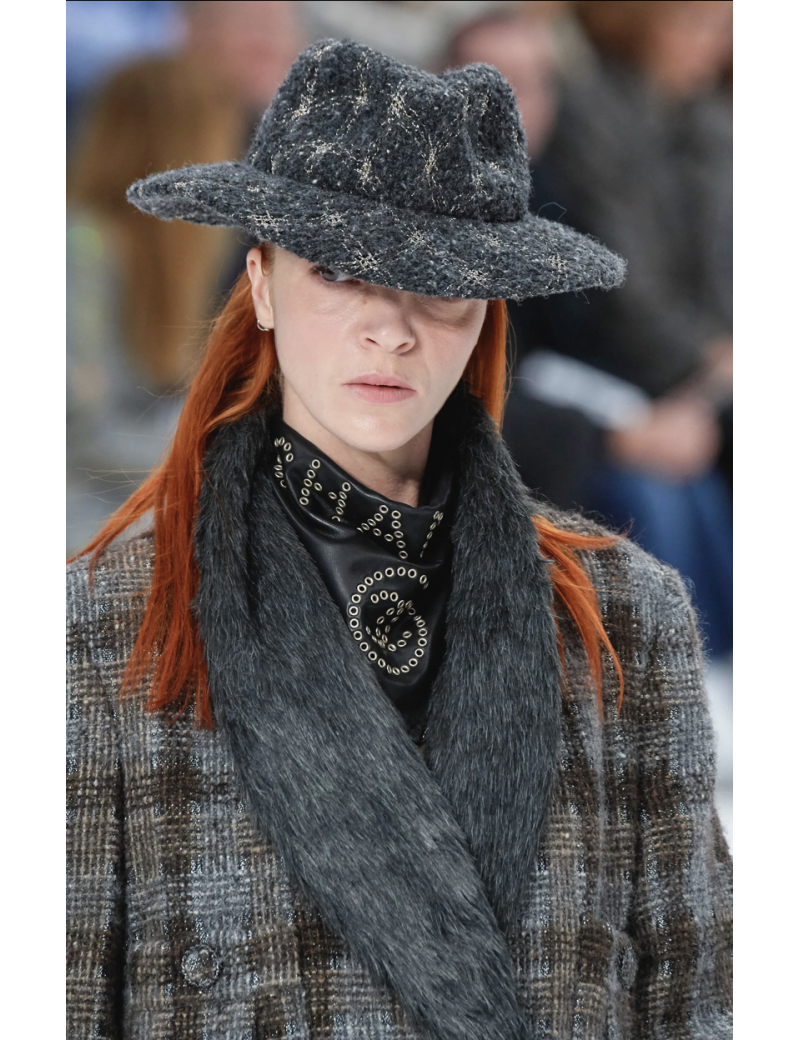 Bandana CHANEL cuir d'agneau clouté noir