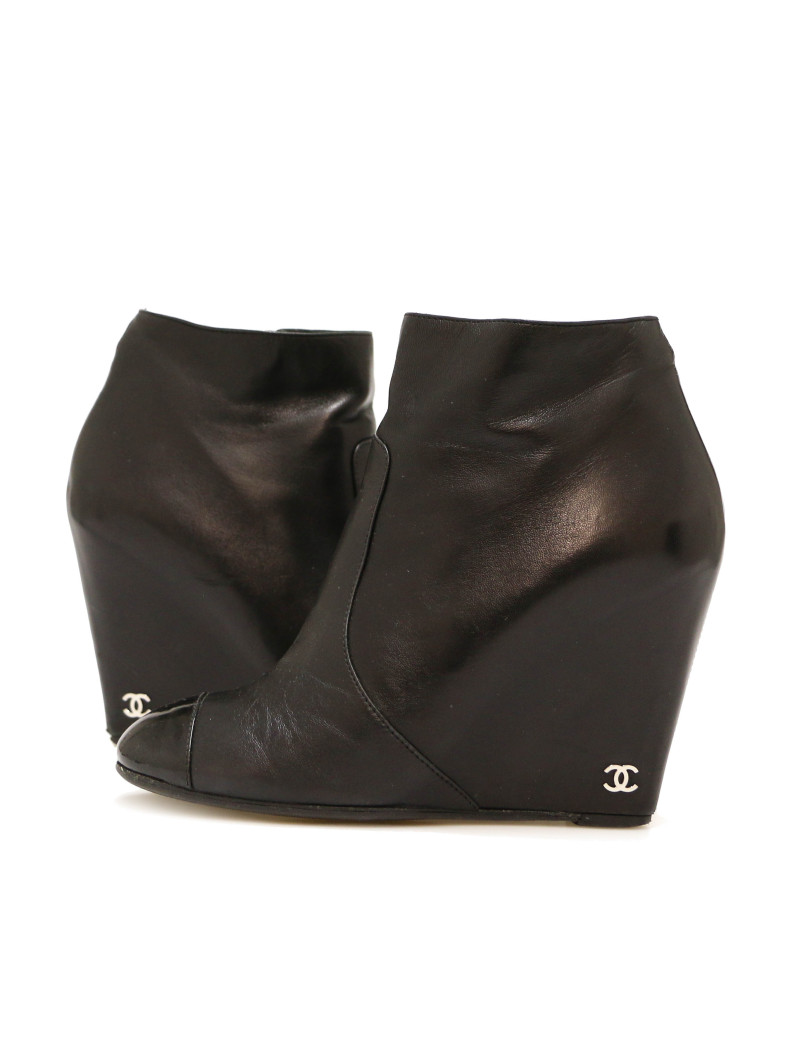 Boots CHANEL cuir d'agneau noir