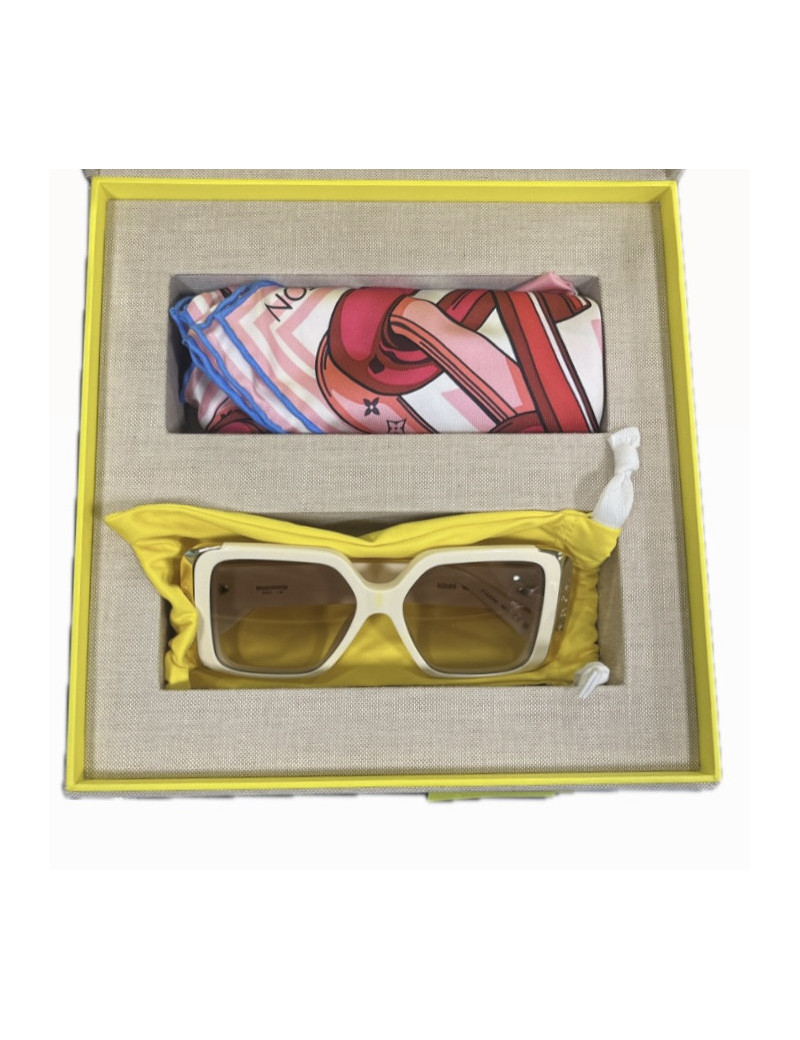 Coffret cadeau LOUIS VUITTON lunettes de soleil et grand carré