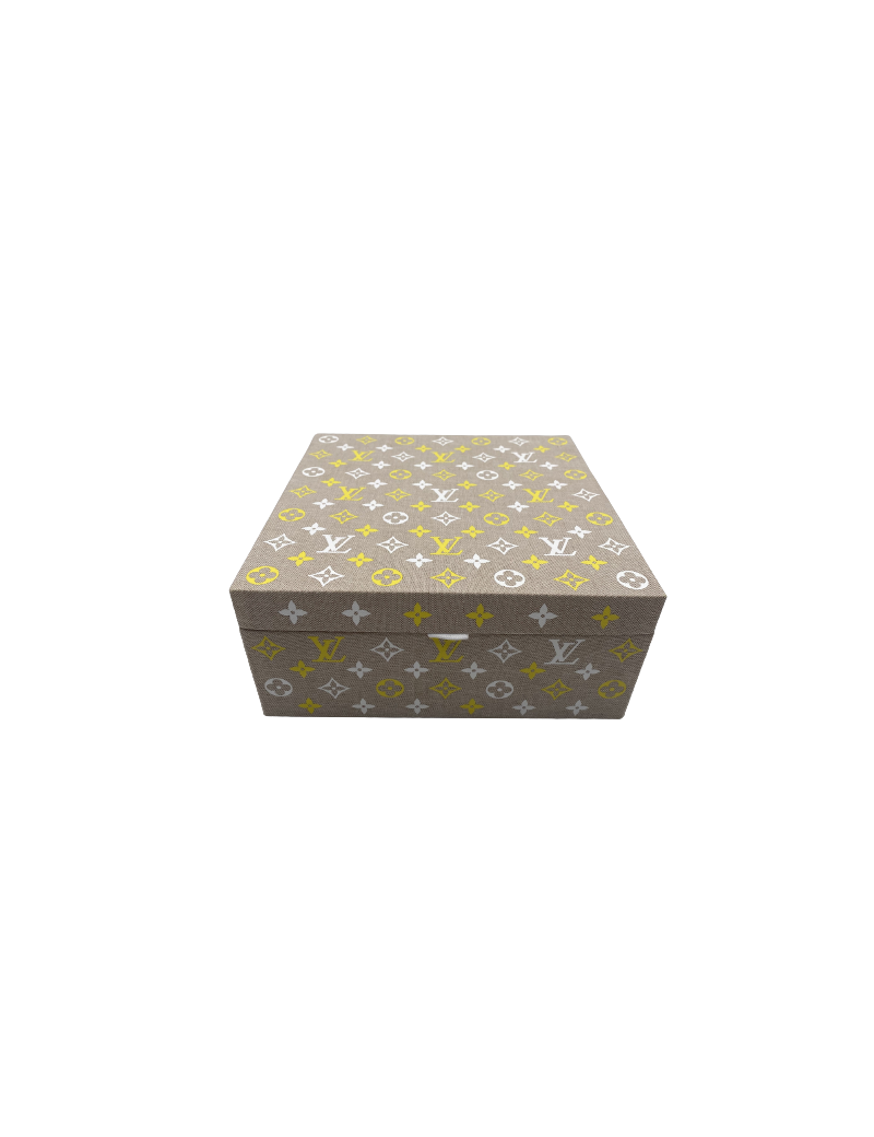 Coffret cadeau LOUIS VUITTON lunettes de soleil et grand carré