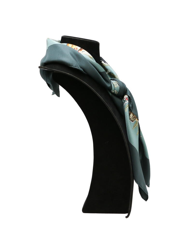 A NETTOYER Carré soie HERMES gibier