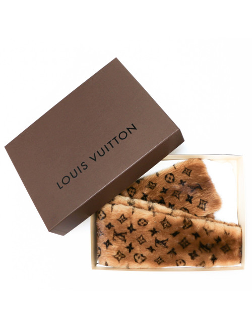 LOUIS VUITTON Monogram mink scarf