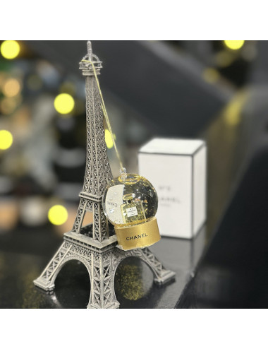 Mini boule à neige CHANEL pour sapin de Noèl