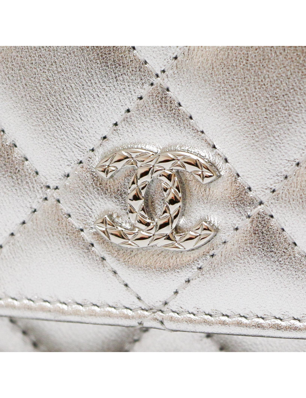 WOC CHANEL cuir argent