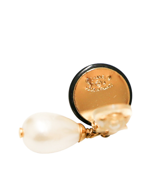 Clips vintage CHANEL CC et perle