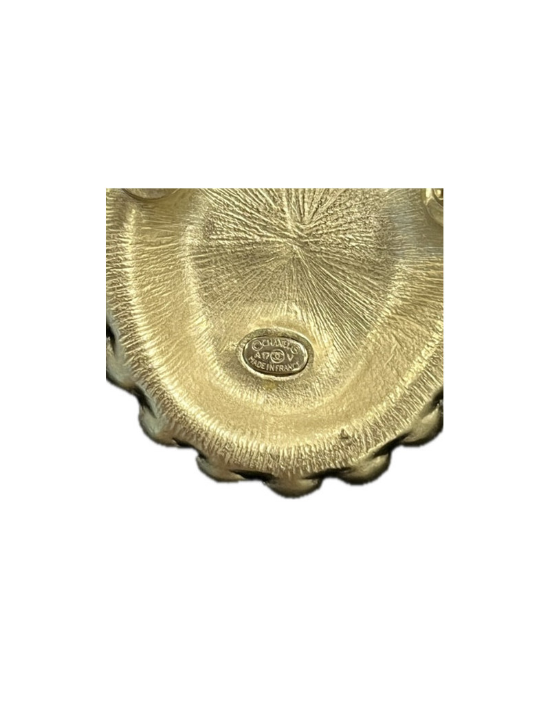 Broche CHANEL ovale sertie de perles nacrées