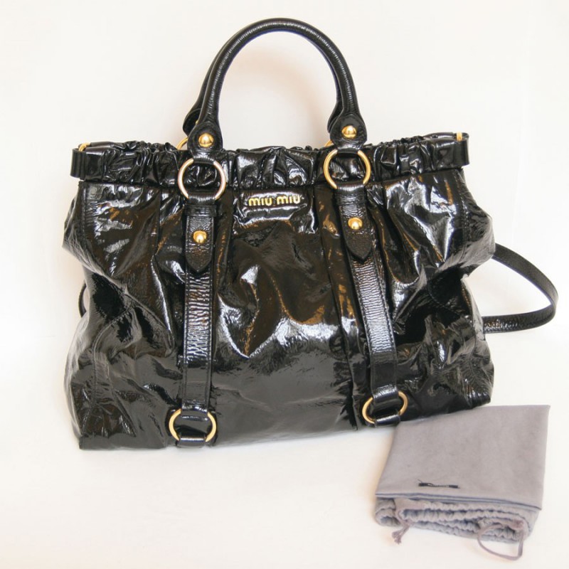 Miu miu black purse | Black leather handbags, Black purses, Brown leather  shoulder bag