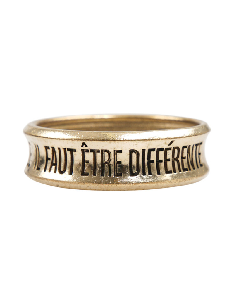 CHANEL bracelet "pour être irremplacable il faut être différente