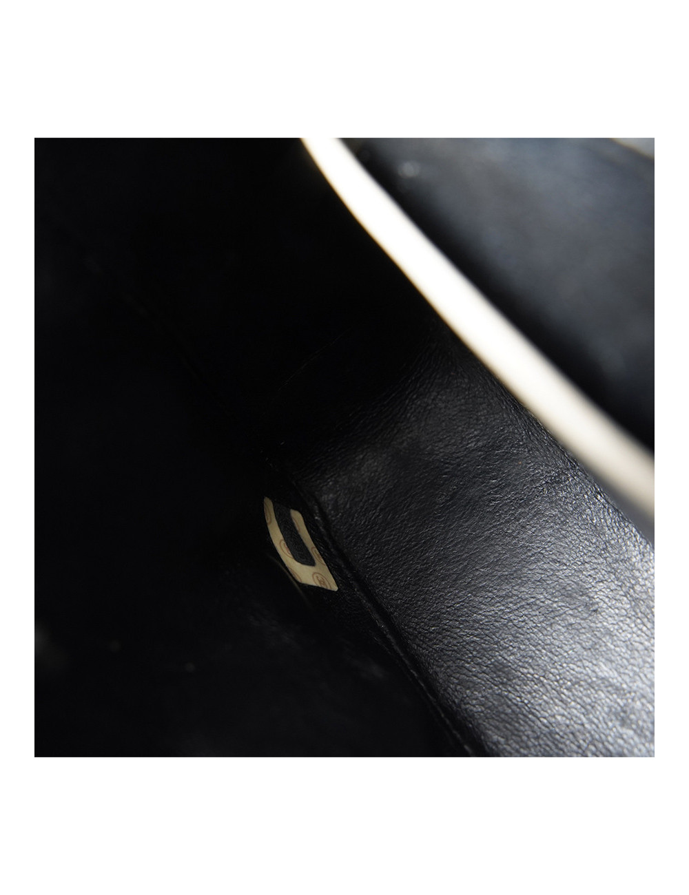 Petit sac vintage CHANEL noir gansé de blanc