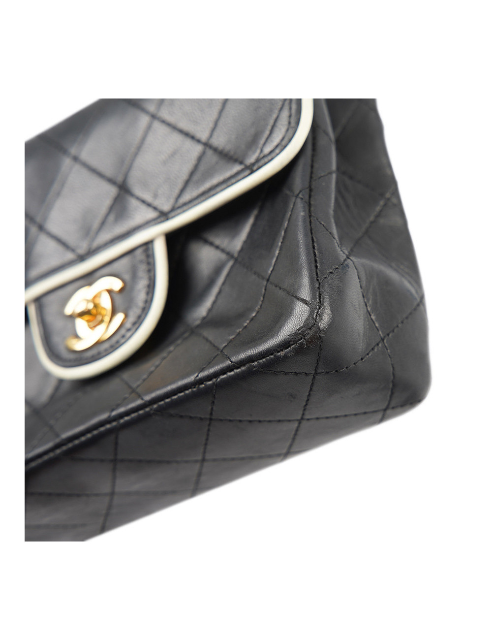Petit sac vintage CHANEL noir gansé de blanc