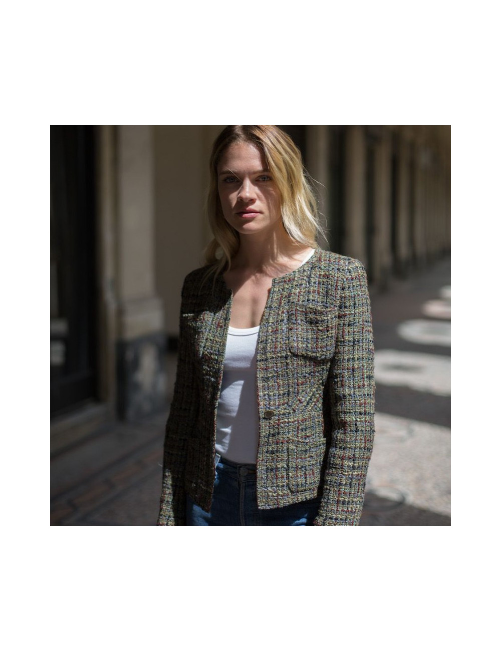 Veste T 44 CHANEL tweed fils blancs noir et violet brillant