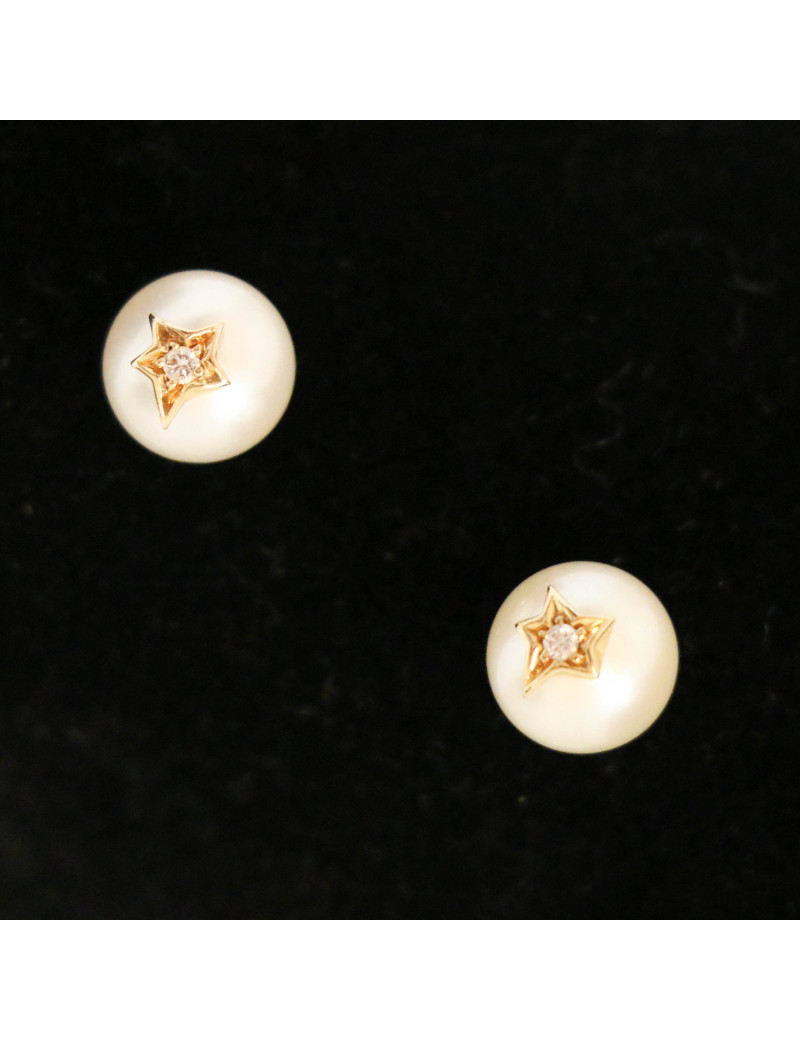 Boucles d'oreille CHANEL perle nacrée