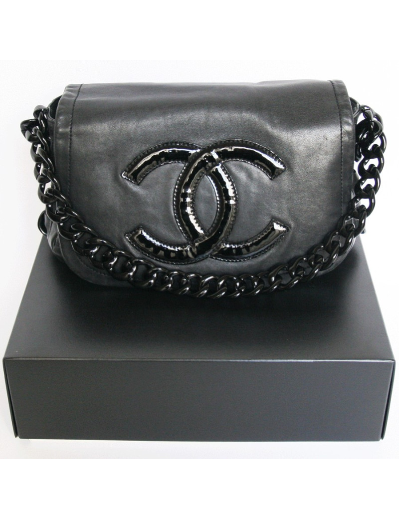 sac CHANEL cuir lisse et  bordures en vernis