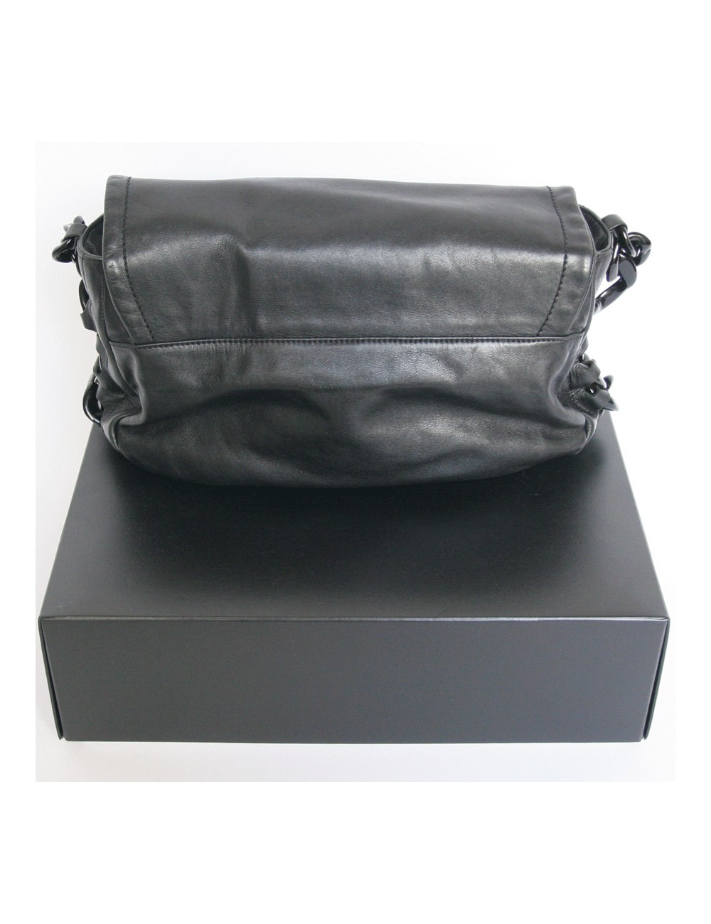 sac CHANEL cuir lisse et  bordures en vernis