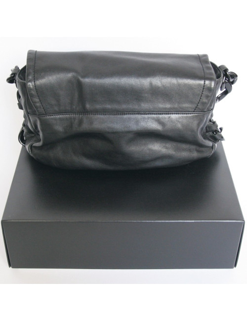 sac CHANEL cuir lisse et  bordures en vernis