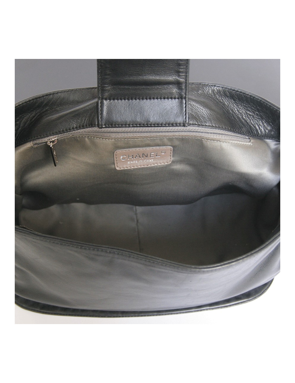 sac CHANEL cuir lisse et  bordures en vernis