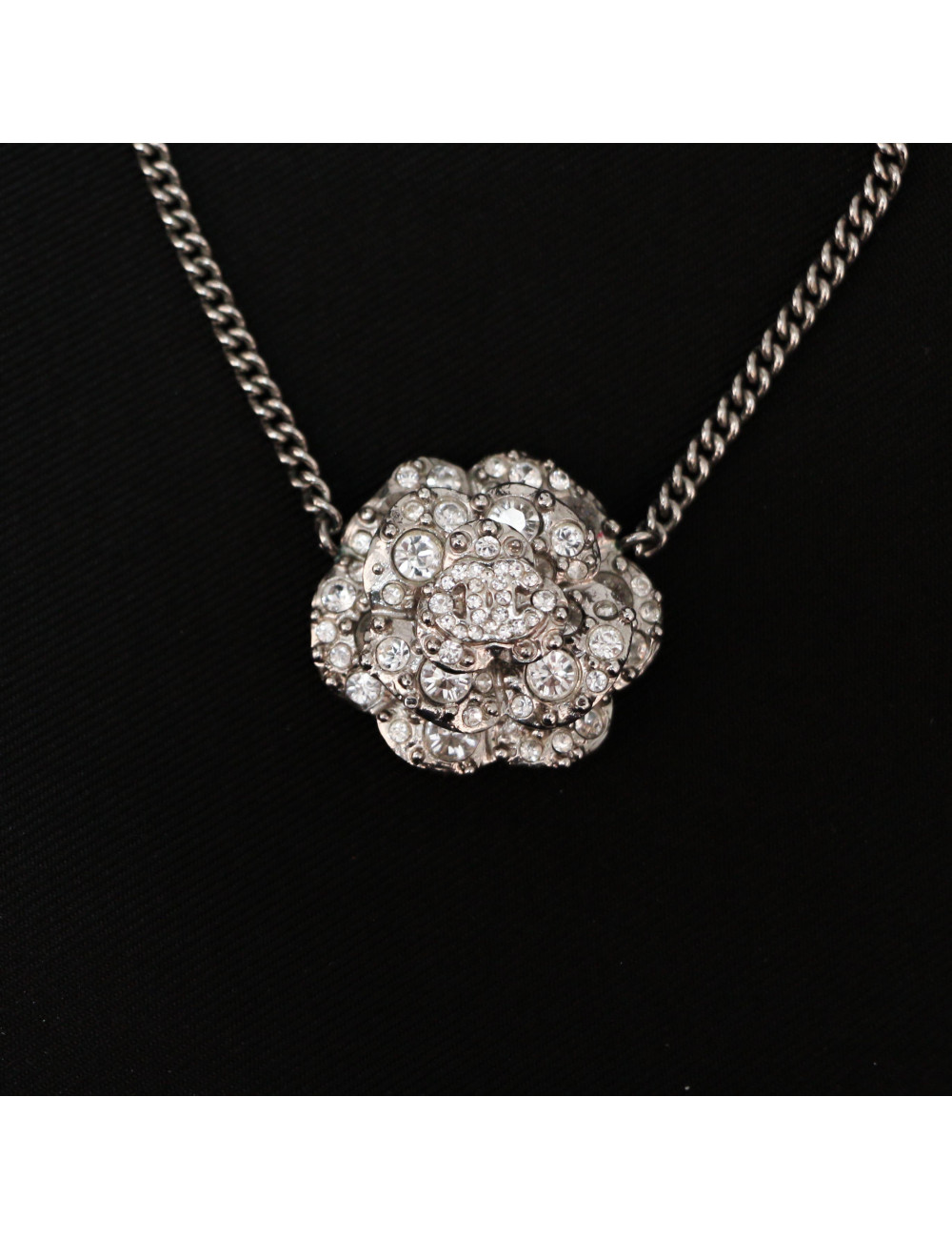 Collier camélia CHANEL brillants Swarovski