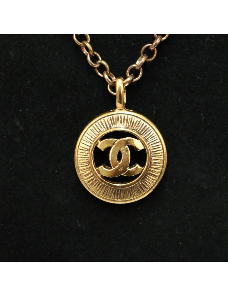 Pendentif CHANEL chaine dorée