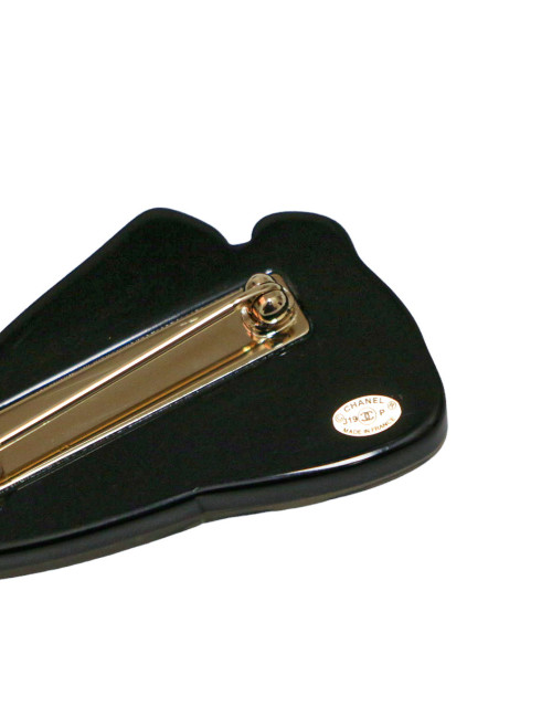 Broche CHANEL sneaker