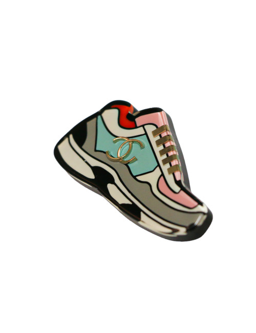 Broche CHANEL sneaker