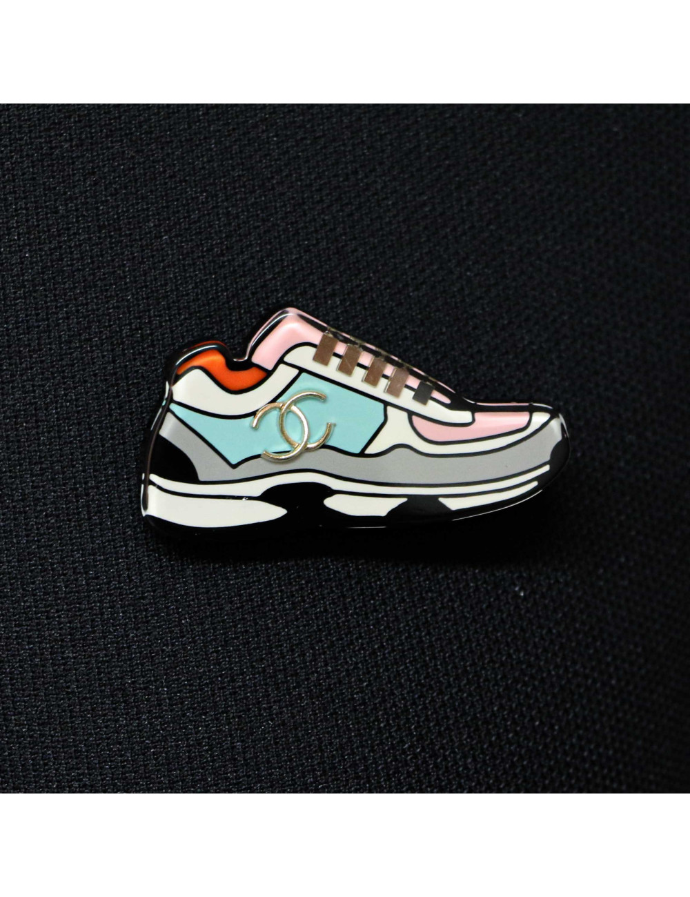 Broche CHANEL sneaker