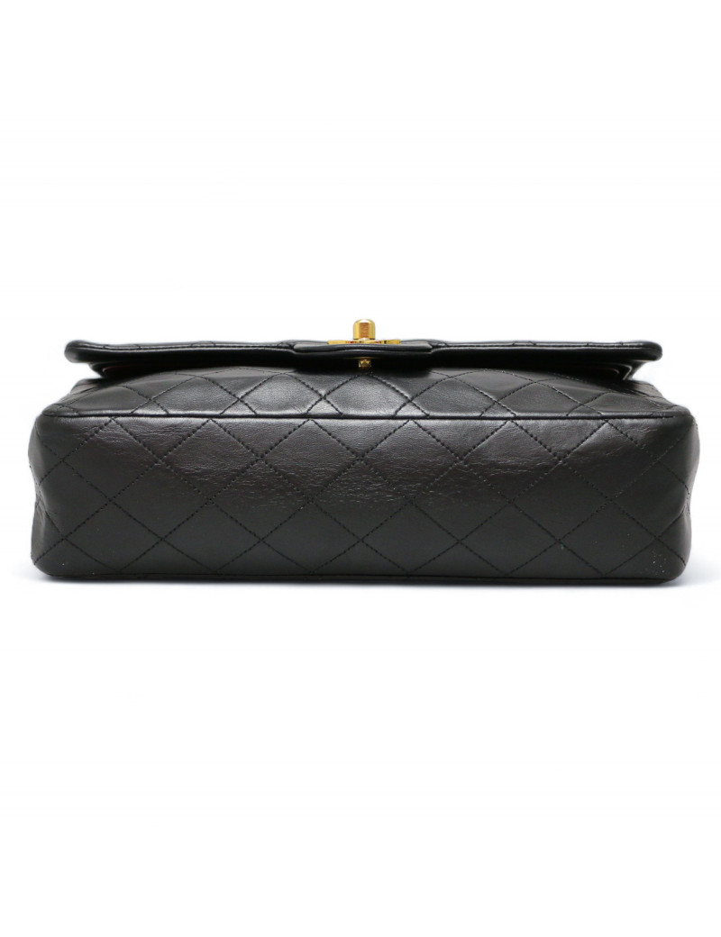 Timeless CHANEL médium cuir d'agneau noir