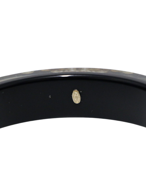 Bracelet CHANEL résine noir incrusté de chaine dorée