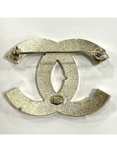 Broche doré mat CHANEL