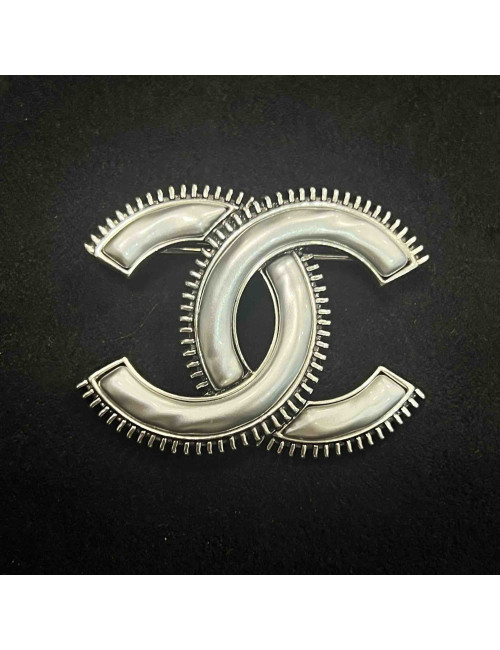 Broche CHANEL émail blanc