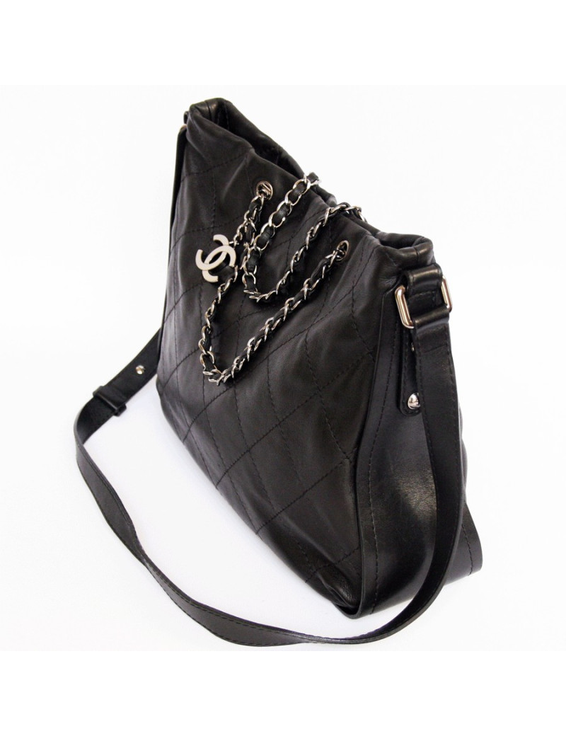sac cabas CHANEL en cuir matelassé