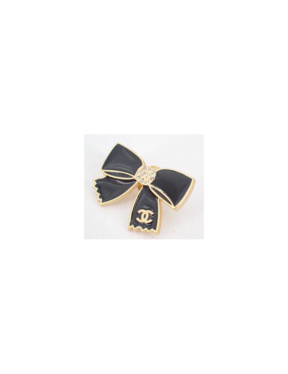 Pin's chanel noeud noir