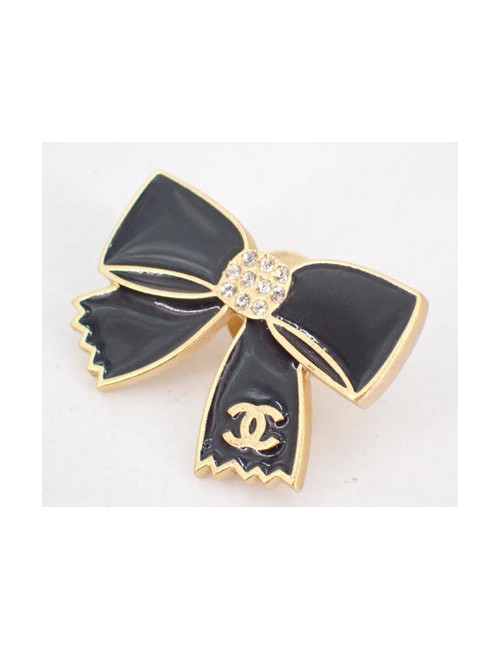 Pin's chanel noeud noir