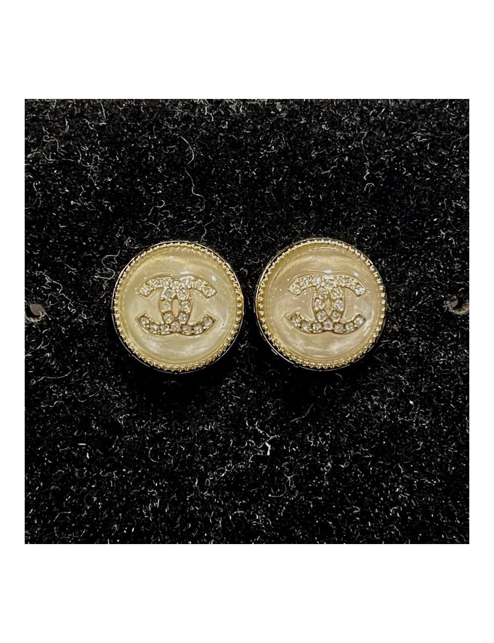 Clous d'oreilles CHANEL ronds