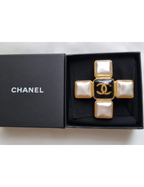 Broche CHNEL croix nacrée