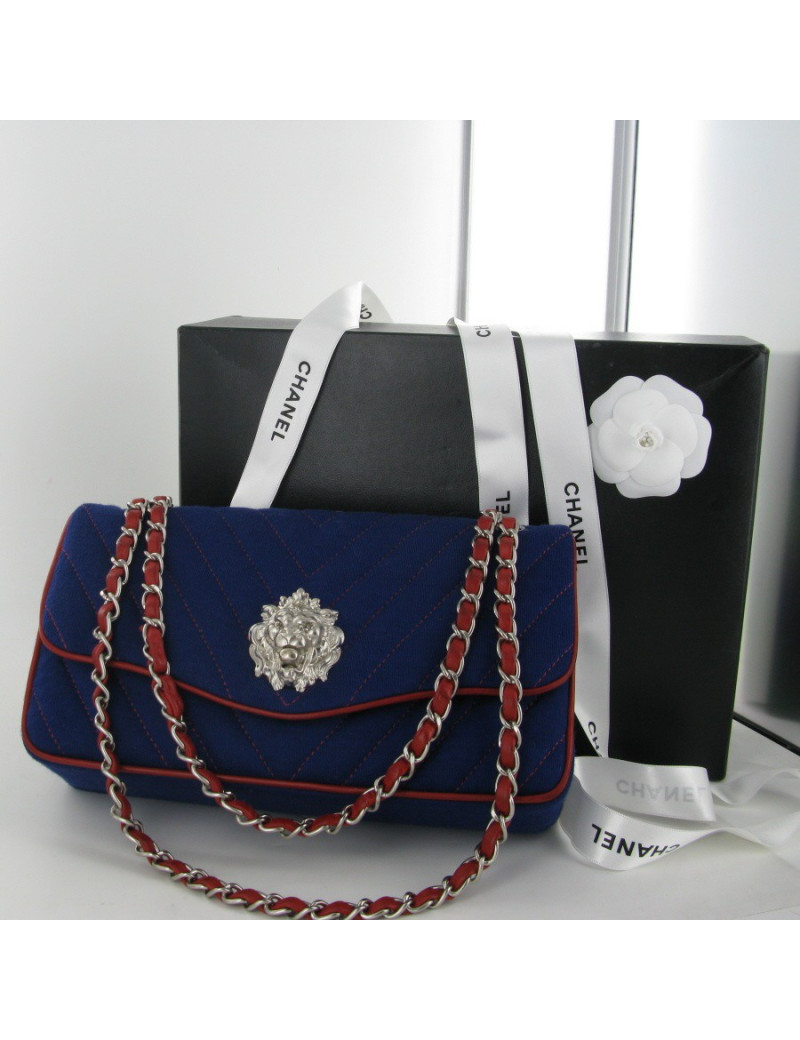 Classic CHANEL bag