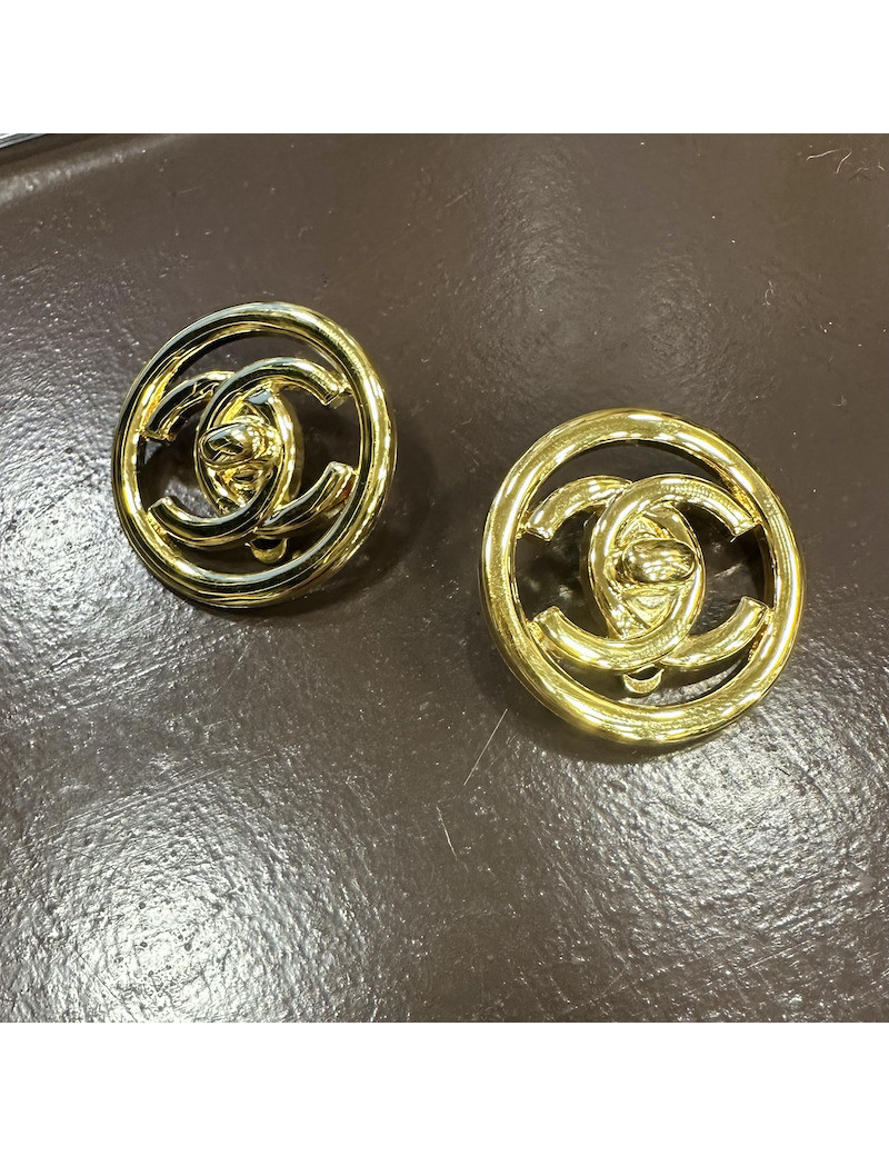Boucles d'oreilles turnlock CHANEL