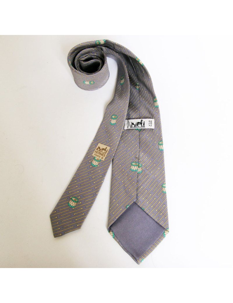 Cravate HERMES en soie grise motifs tambours