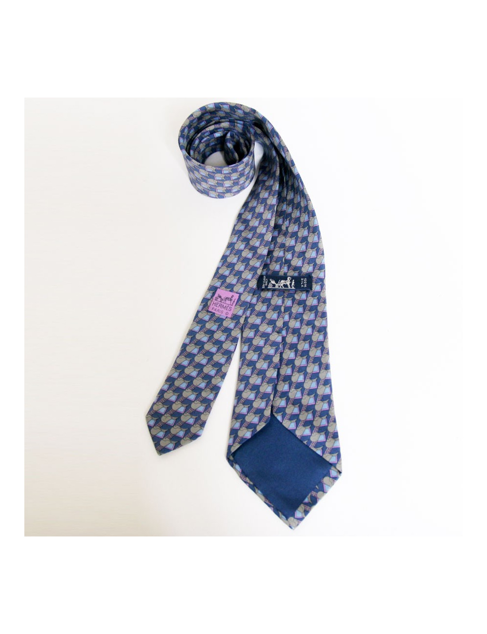 Cravate HERMES en soie mauve motifs selles