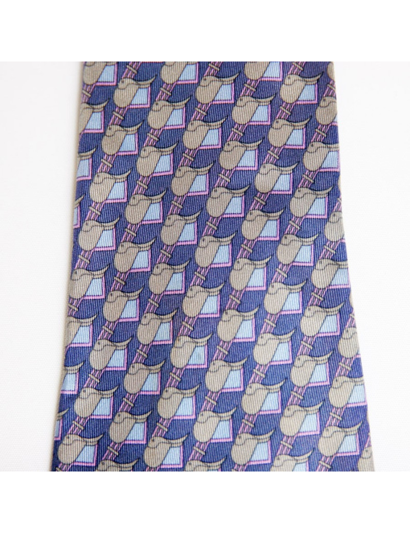 Cravate HERMES en soie mauve motifs selles