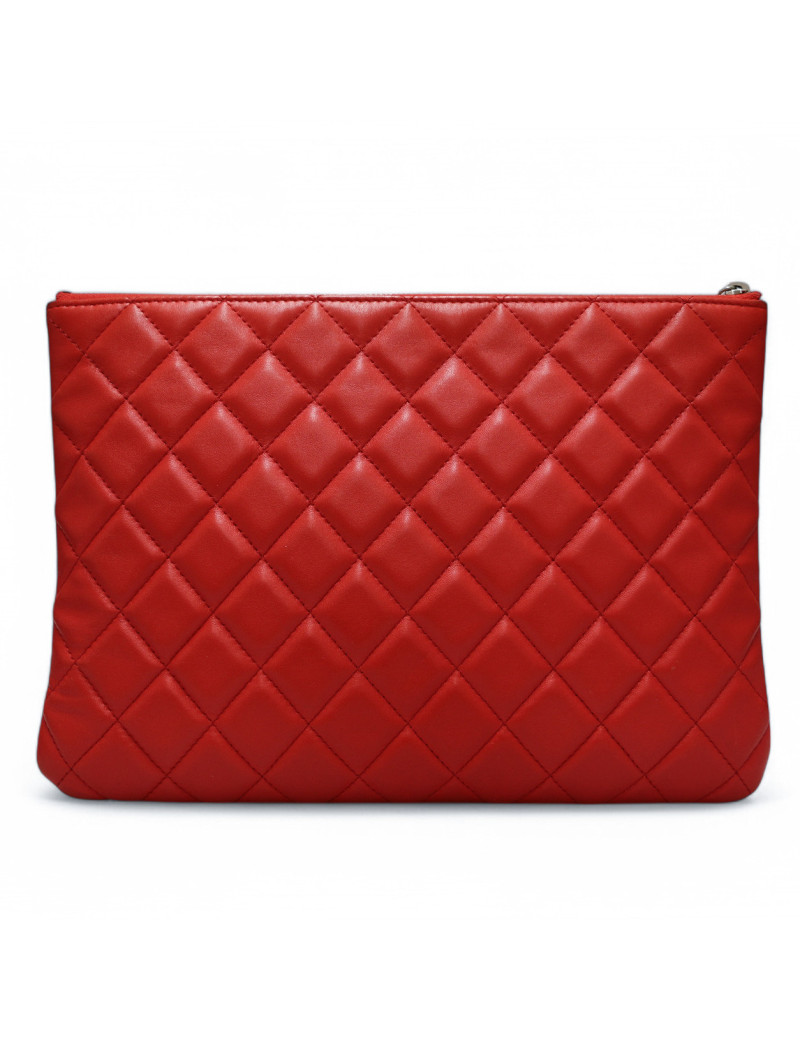 Pochette Chanel rouge matelassée : sera livrée dans sa boîte d'origine