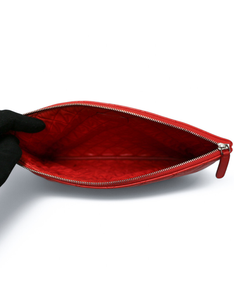 Pochette Chanel rouge matelassée : sera livrée dans sa boîte d'origine