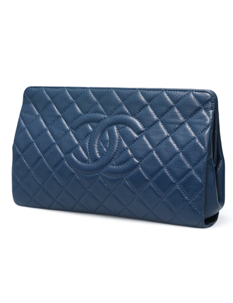 Pochette CHANEL matelassée bleue