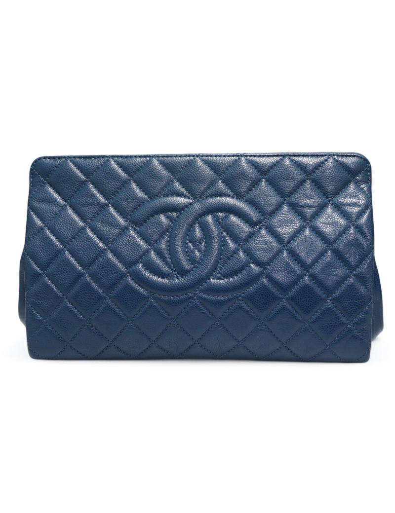Pochette CHANEL matelassée bleue